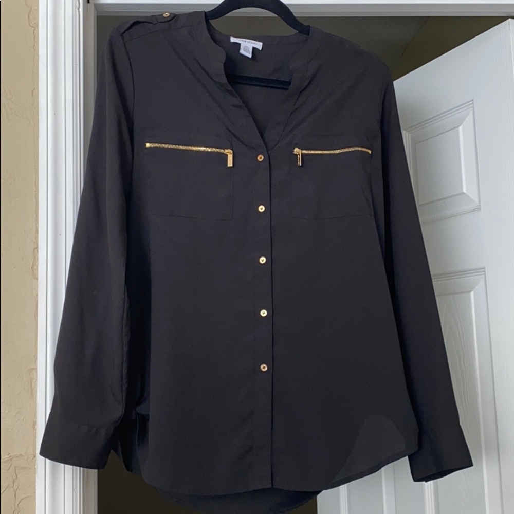 Long sleeve black top.